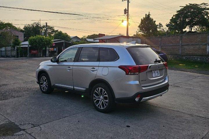 12-Hour Private Transportation Service in El Salvador