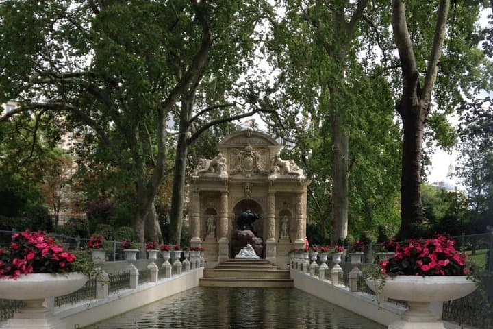 Paris Old Town and Latin Quarter Guided Walking Tour