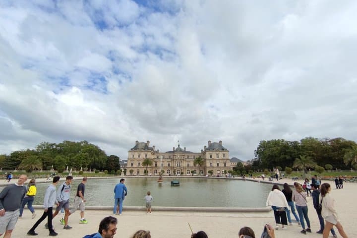 Paris Old Town and Latin Quarter Guided Walking Tour