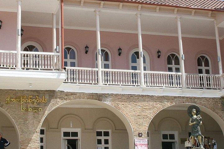Kakheti Group Tour with Wine Tasting and Sighnaghi Visit