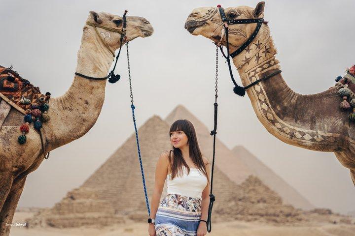 Giza Pyramids and Sphinx Tour with Photoshoot