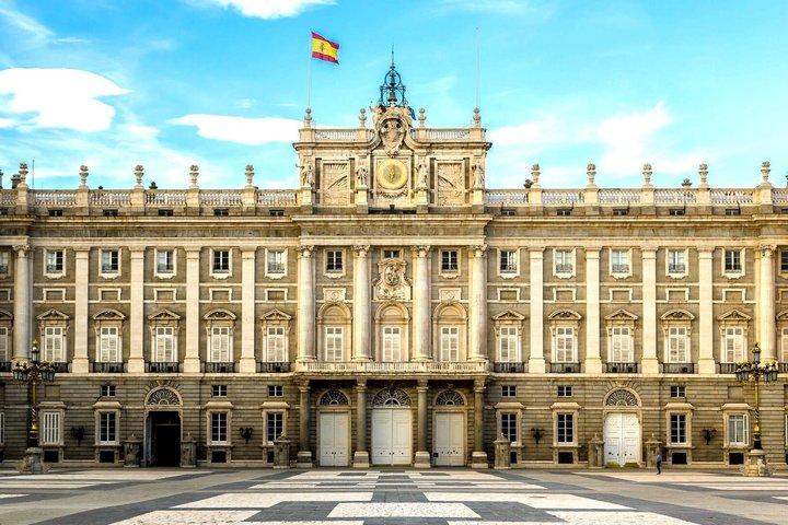 Guided tour of the Royal Palace and Cathedral in a small group