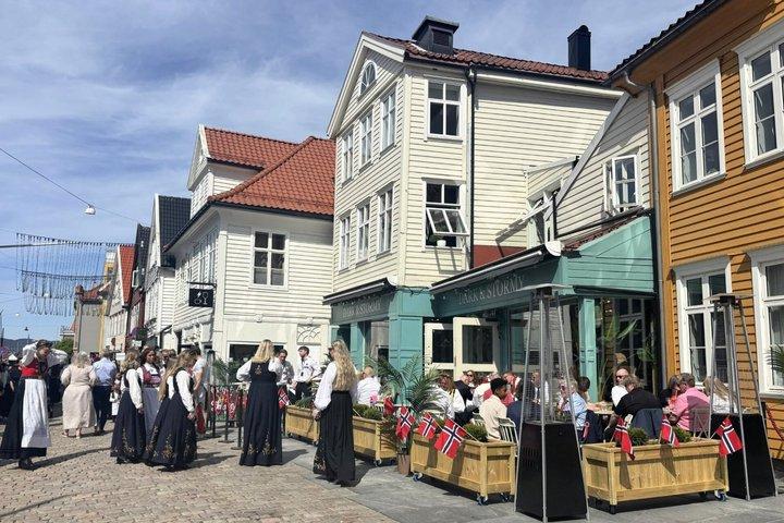 Bergen: Guided City Walk, Osterøy Island & Fjord Experience