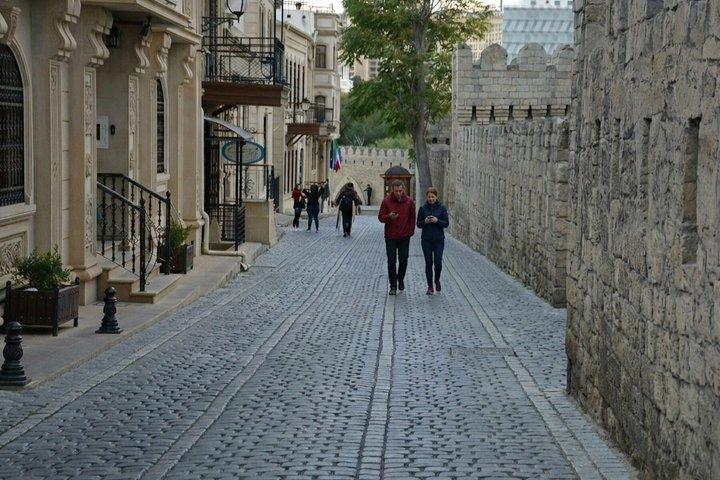 Self Guided Tour Inside the Stone Walled City of Baku