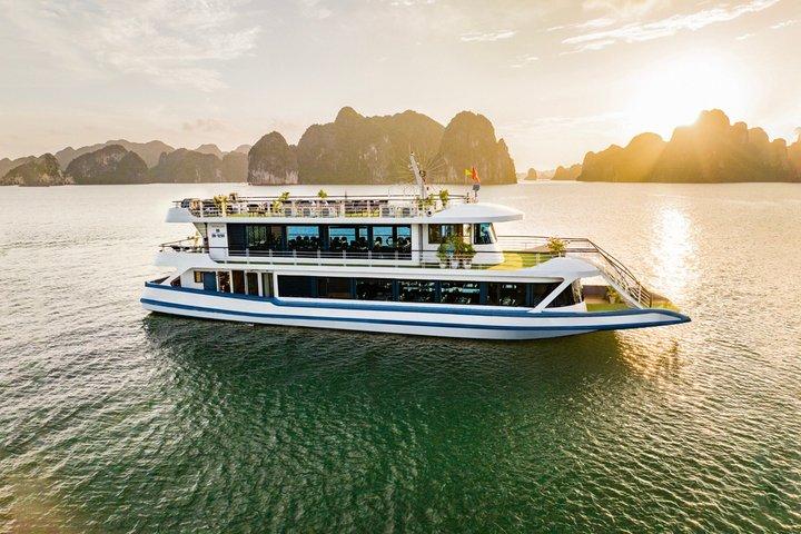 Halong 5star cruise day trip: Buffet lunch & luxury transfers