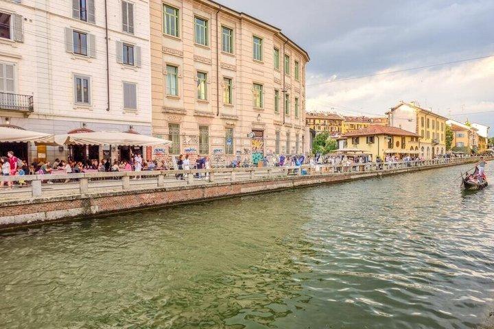 Milan Evening Tour with Aperitivo, Tram Ride and Dessert