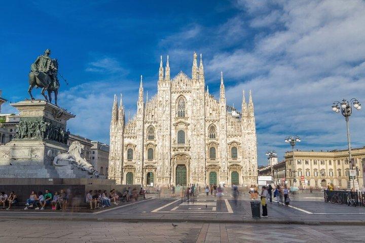 Milan Evening Tour with Aperitivo, Tram Ride and Dessert