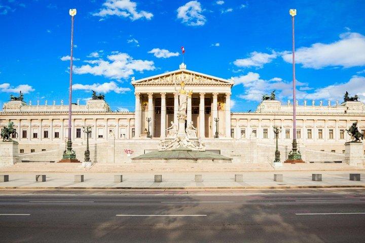 From Budapest: Bratislava and Vienna - Full-Day Guided Tour