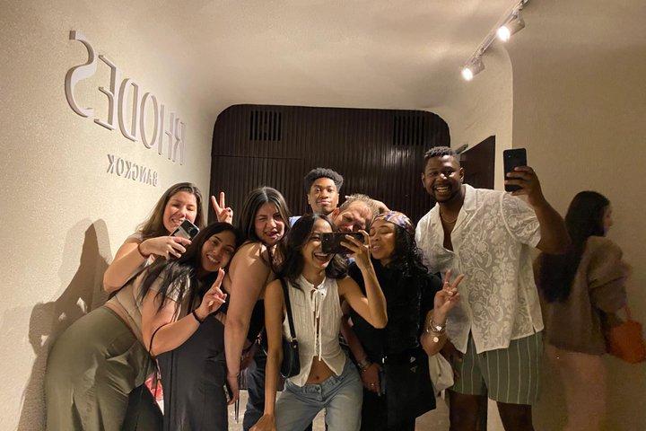 Bangkok: Premium Guided Nightlife Tour & VIP Club Crawl