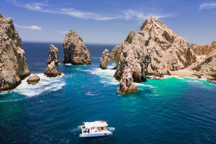 Sunset Party Catamaran with drinks and snacks in Cabo
