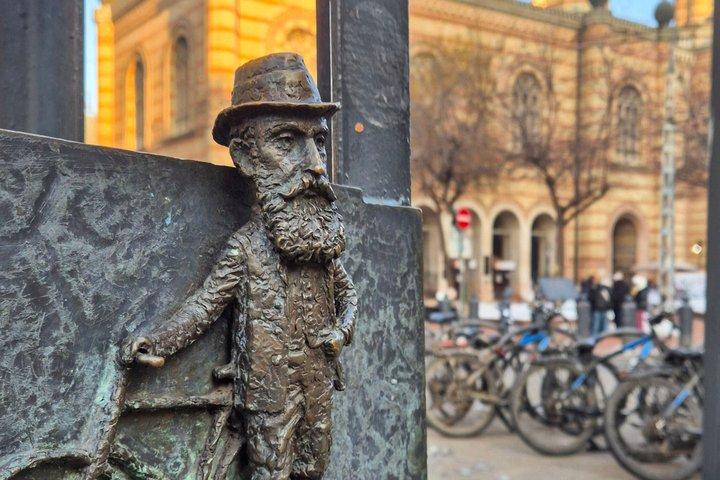 Past and Present of Budapest Jewish District Tour