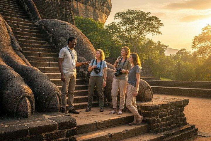 Sigiriya Rock Sunrise or Sunset Guided Hike with Local Expert