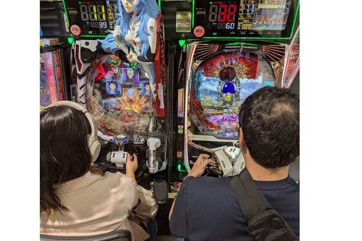 Tokyo Shinjuku Night Tour with Pachinko Gaming Experience