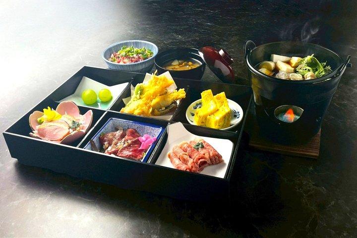 Sapporo Sumo Show Experience with Japanese Food and Photo