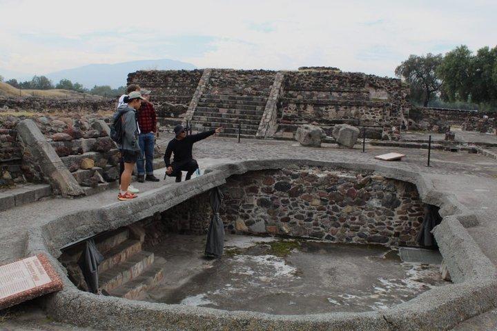 Private Teotihuacan Pyramids with Archaeologist