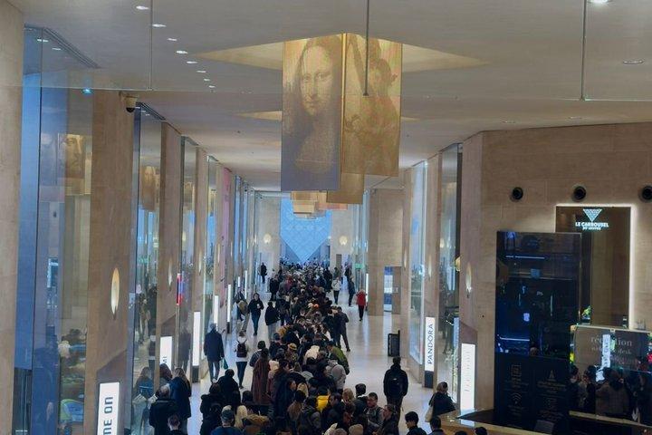 Louvre Museum & Mona Lisa Guided Tour with Reserved Entry