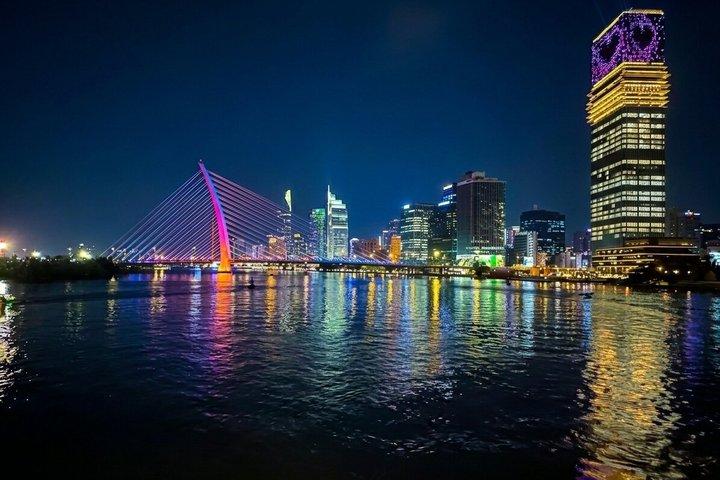 Saigon city by Night: Double-Decker Bus & Dinner on Cruise