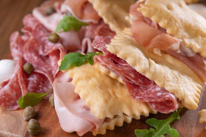 Modena: Discover the Food, Market & City Highlights Tour