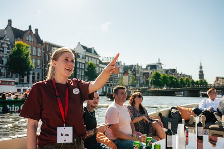 Amsterdam: German Canal Cruise with unlimited drinks