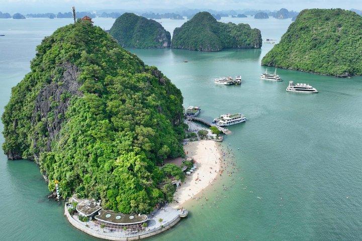 Iris Cruise 5 Star Halong Bay Day Tour from Ha Long Port