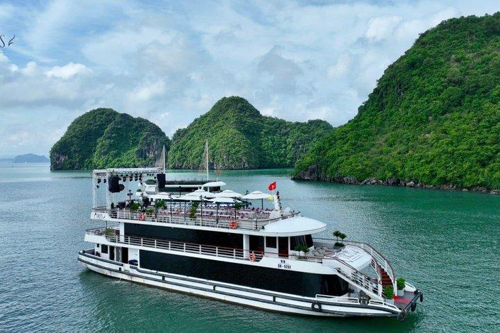 Iris Cruise 5 Star Halong Bay Day Tour from Ha Long Port