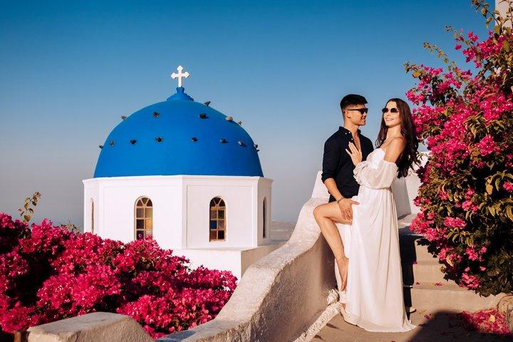 Santorini Couple Photoshoot & Proposal With a Local Photographer