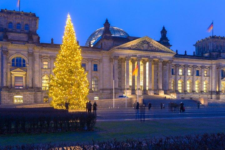 Private Berlin Christmas Walking Tour Through Historic Landmarks