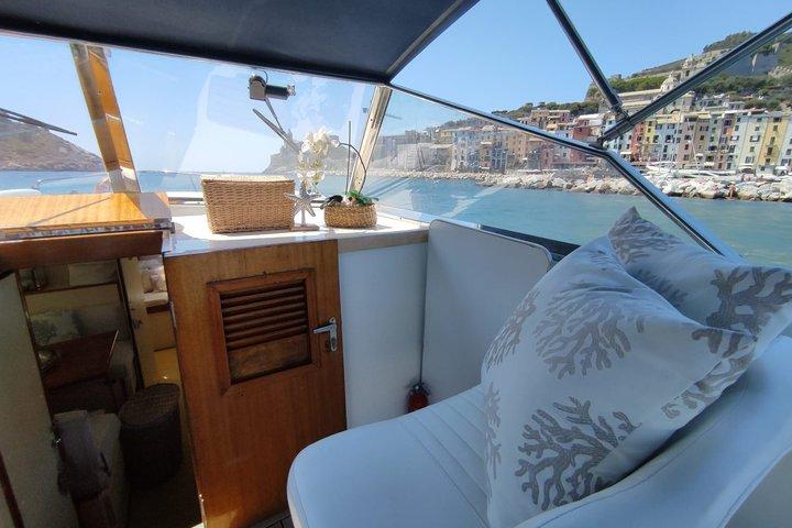 From the Gulf of Poets to Punta Pineda and islands 7 hours max 9 people