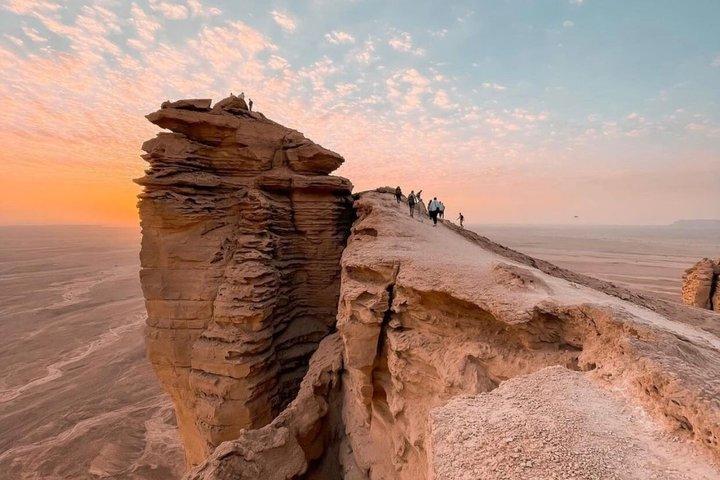 Edge of the World and Mystery Bat Cave Tour with Camel Ride