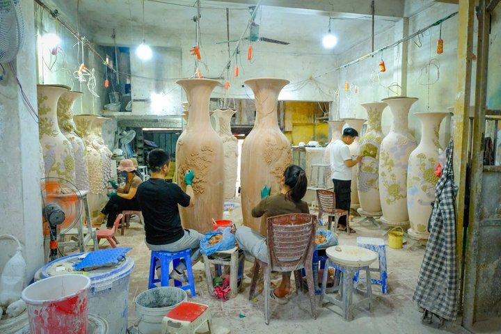 Explore Bat trang village & Ceramics factories with local guide