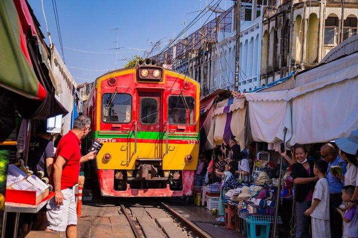 Maeklong Railway Market and Damnoen Saduak Floating Market Tour From Bangkok