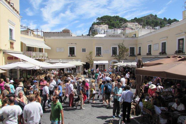 Capri and Anacapri: Boat Tour, Minibus, Chair Lift and Lunch