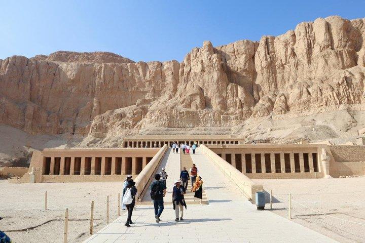 Hot Air Balloon and Half Day West Bank Tour of Luxor