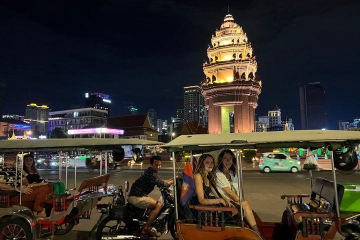 Phnom Penh Night Food Tour by Tuktuk-Local Eats& City Highlights