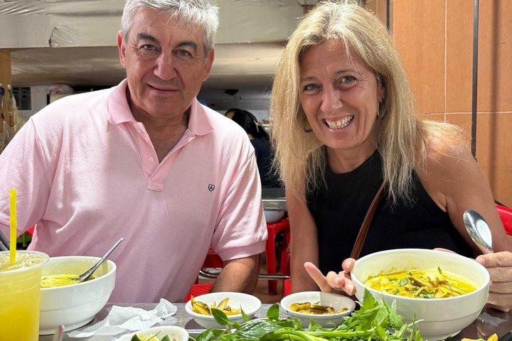 Phnom Penh Night Food Tour by Tuktuk-Local Eats& City Highlights
