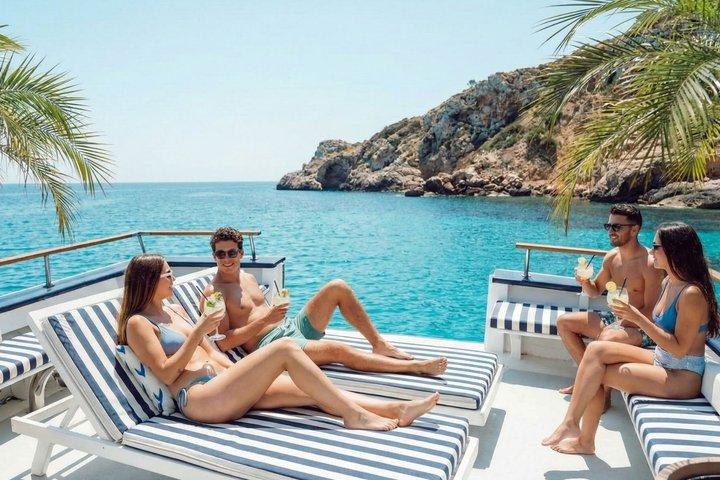 San Antonio: Formentera & Es Vedrà Day Boat Tour with Meals