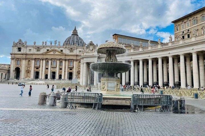 Sistine Chapel~Basilica & Vatican Museum Tour with Skip-the-Line