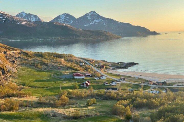 Midnight Sun Luxury Hike Near Tromsø