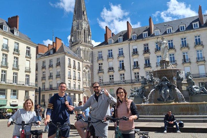 PANORAMA TOUR OF NANTES by electric bike