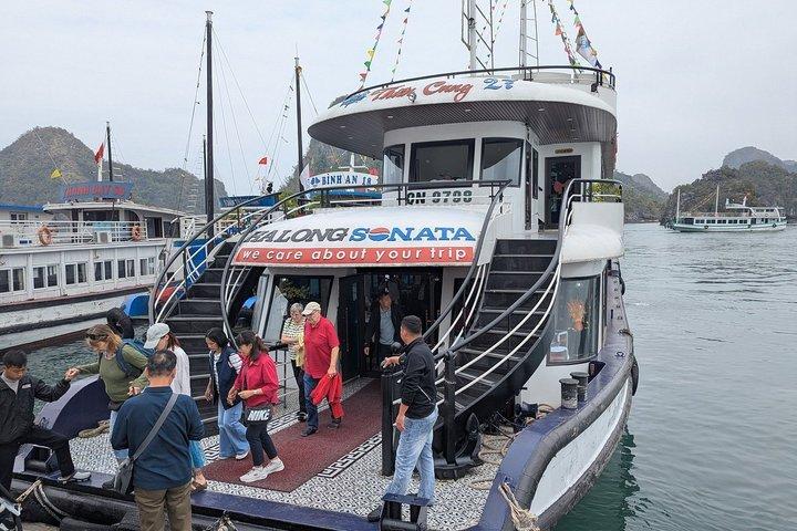 Halong Bay Day Cruise with Buffet and Jacuzzi from Hanoi