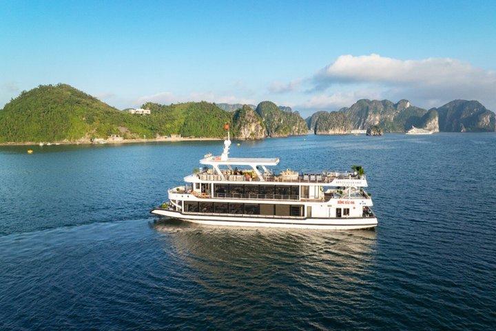 From Hanoi: 5-Star Scenic Cruise with Buffet Lunch & Limousine