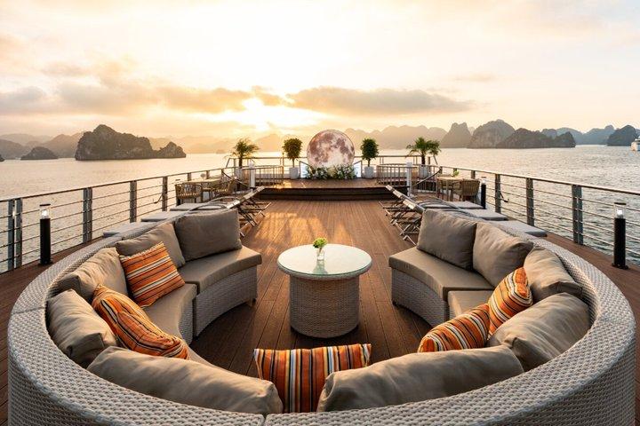 From Hanoi: 5-Star Scenic Cruise with Buffet Lunch & Limousine