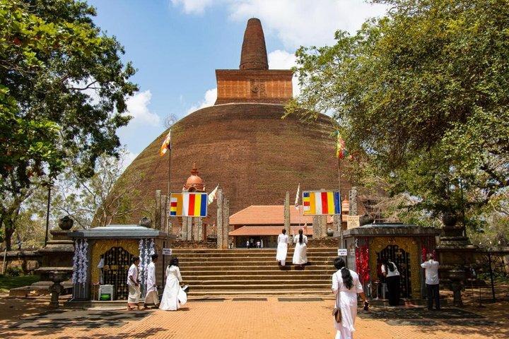 Private 8-Day Sri-Lanka Tour with Car Transportation