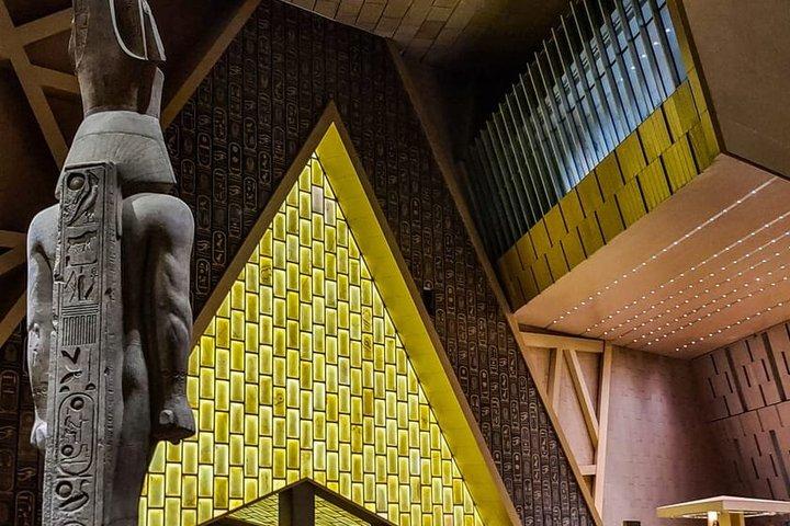 Layover tour to GEM, Giza pyramids & Bazaar including Lunch