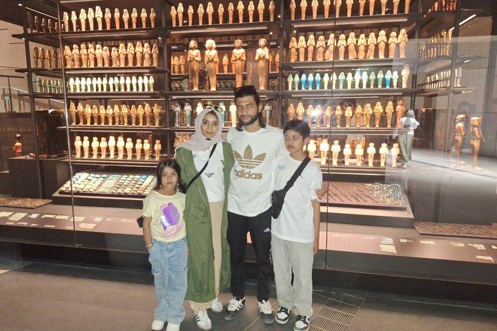 Layover tour to GEM, Giza pyramids & Bazaar including Lunch