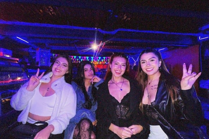 Barcelona: Tour VIP One Night in Rooftop and Nightclubs