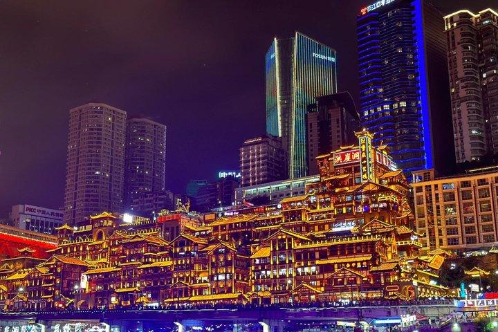 Chongqing Evening Food and Hotpot Walking Tour with Locals