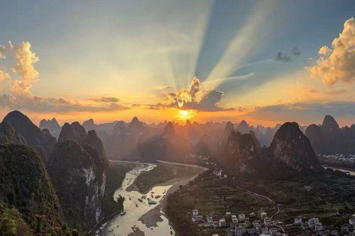 Yangshuo Sunset at Xianggong Hill and Yulong River Bamboo Rafting