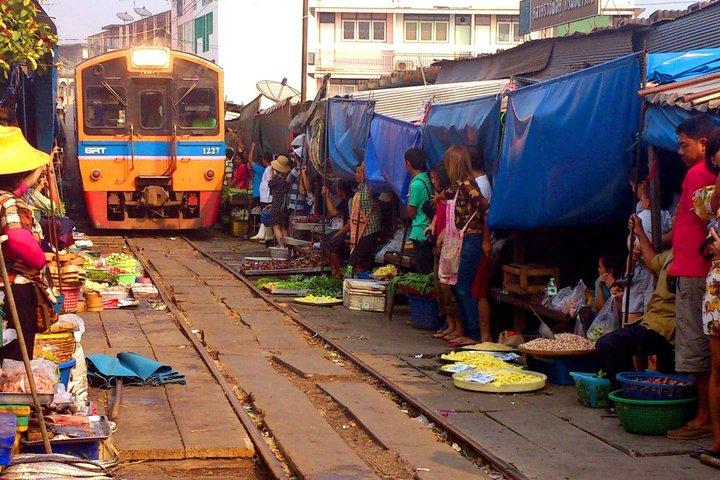 The Best of Damnoen Saduak (Floating) & Maeklong (Railway) Market