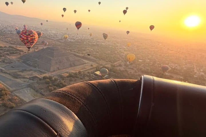 Transportation and Hot Air Balloon Flight Teotihuacán